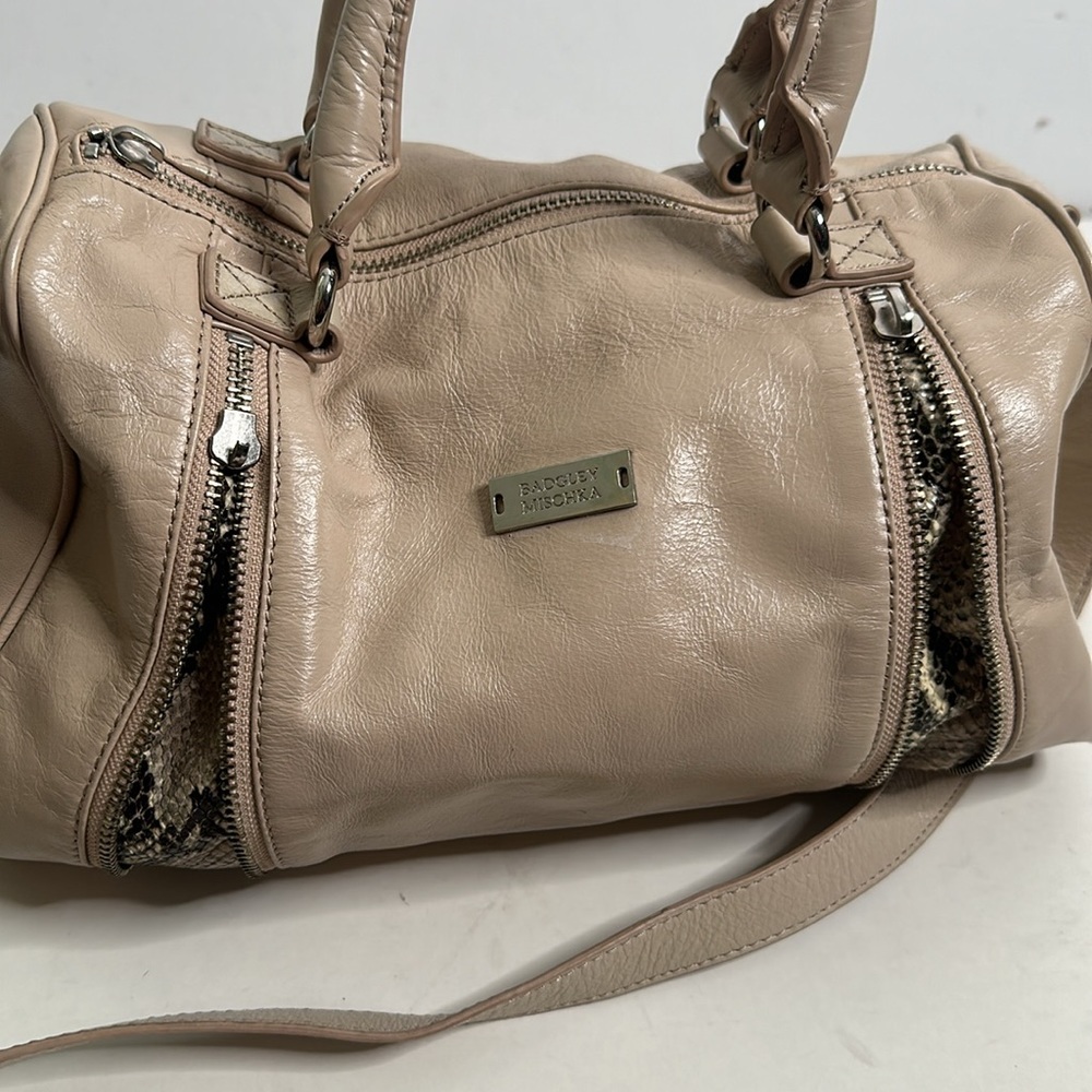 Badgely mischka cream beige bag size medium